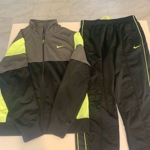 Nike men’s track suit